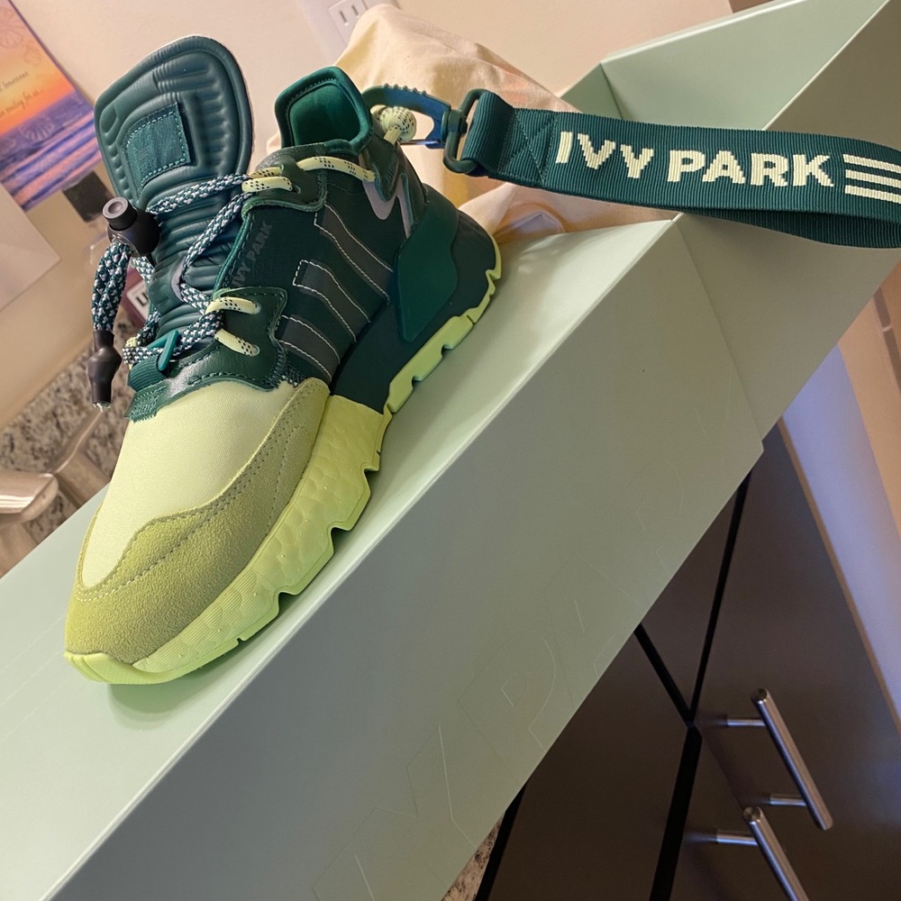 Ivy Park x Adidas NITEJOGGER